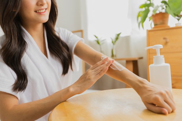 Soin des lèvres et crèmes pour les mains : une routine essentielle pour protéger votre peau au quotidien